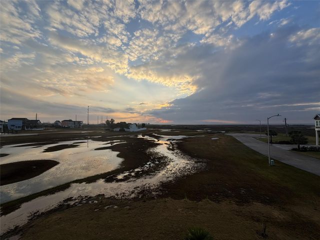 3730 Mendocino Drive, Galveston, TX 77554