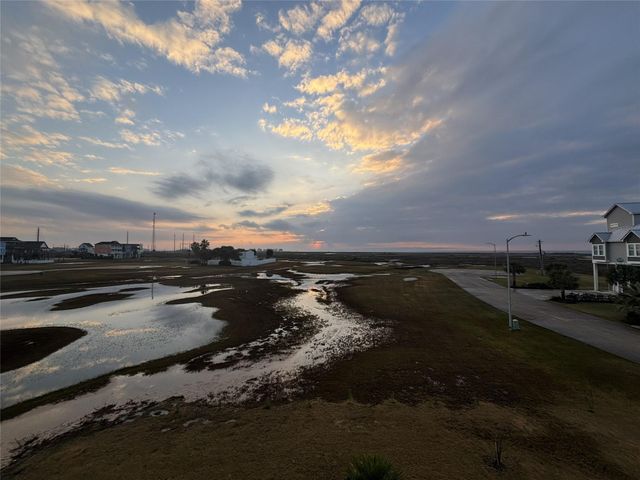 3730 Mendocino Drive, Galveston, TX 77554