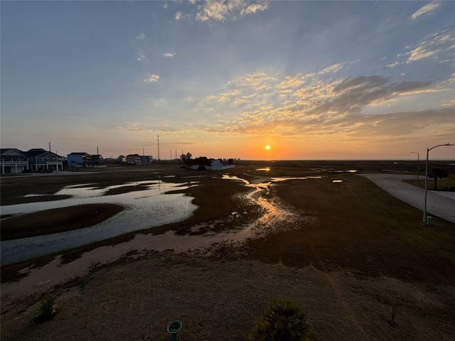 3730 Mendocino Drive, Galveston, TX 77554
