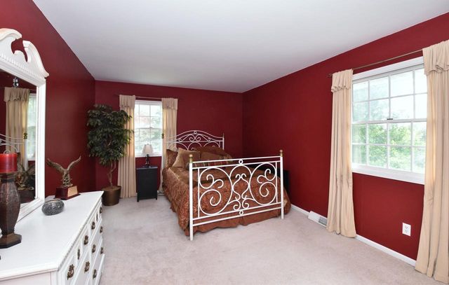 W237S6815 Fernwood DRIVE, Waukesha, WI 53189