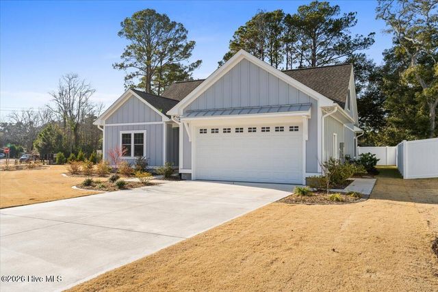 458 Raven Glen Drive, Southport, NC 28461