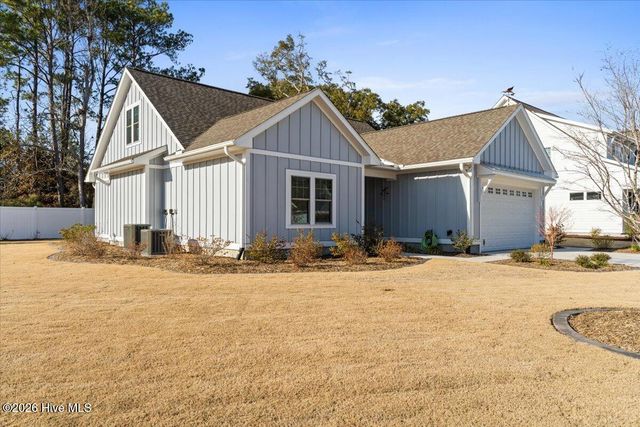 458 Raven Glen Drive, Southport, NC 28461