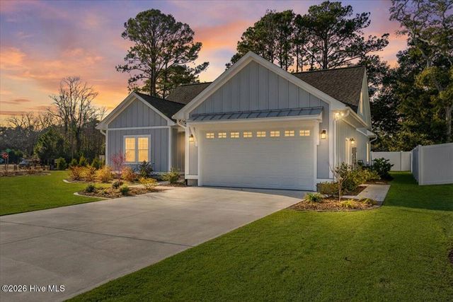 458 Raven Glen Drive, Southport, NC 28461