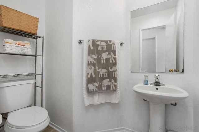 408 Shadow Tree Dr, Oceanside, CA 92058