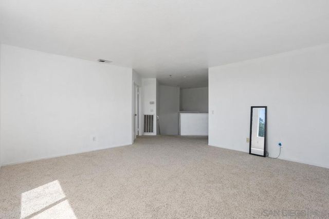 408 Shadow Tree Dr, Oceanside, CA 92058