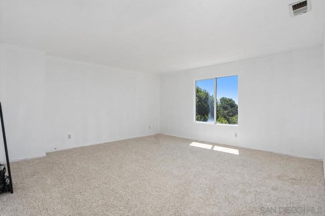 408 Shadow Tree Dr, Oceanside, CA 92058