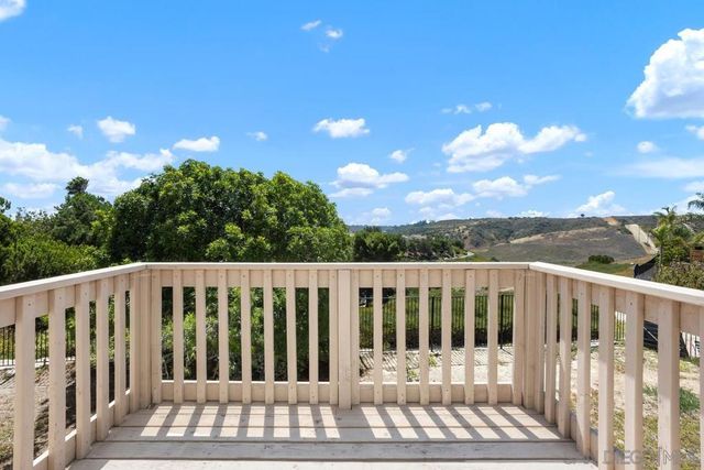 408 Shadow Tree Dr, Oceanside, CA 92058