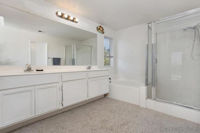 408 Shadow Tree Dr, Oceanside, CA 92058