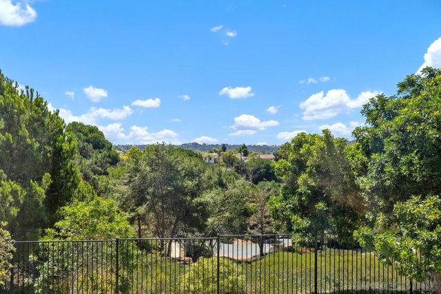 408 Shadow Tree Dr, Oceanside, CA 92058