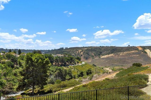 408 Shadow Tree Dr, Oceanside, CA 92058