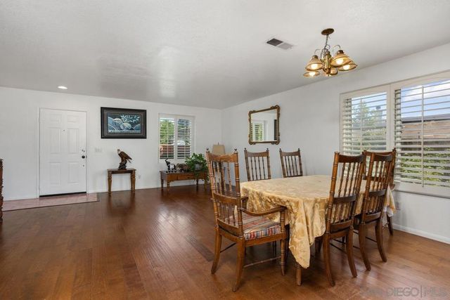 408 Shadow Tree Dr, Oceanside, CA 92058