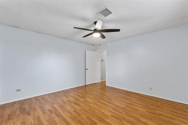 213 S Silver Drive, Mustang, OK 73064
