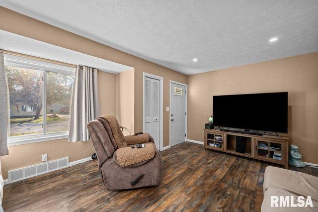 1115 35TH Avenue Court, East Moline, IL 61265