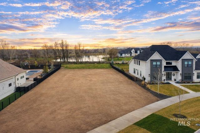 6271 Salmon Falls Ln, Star, ID 83669