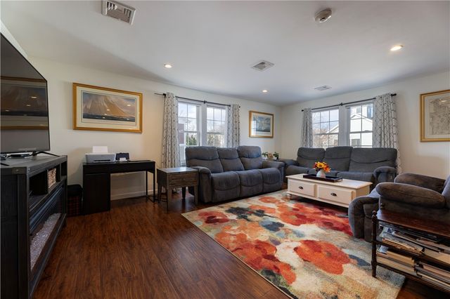 14 Clinton Avenue 3, Jamestown, RI 02835