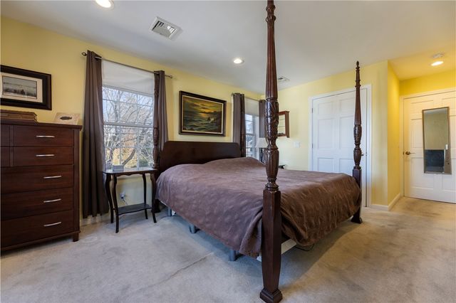 14 Clinton Avenue 3, Jamestown, RI 02835