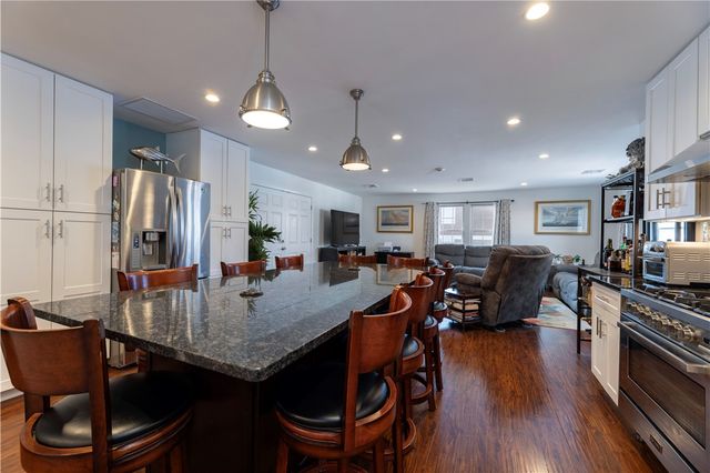 14 Clinton Avenue 3, Jamestown, RI 02835