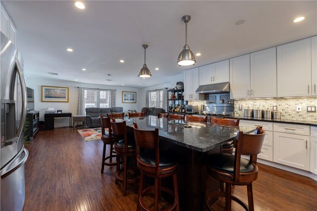 14 Clinton Avenue 3, Jamestown, RI 02835