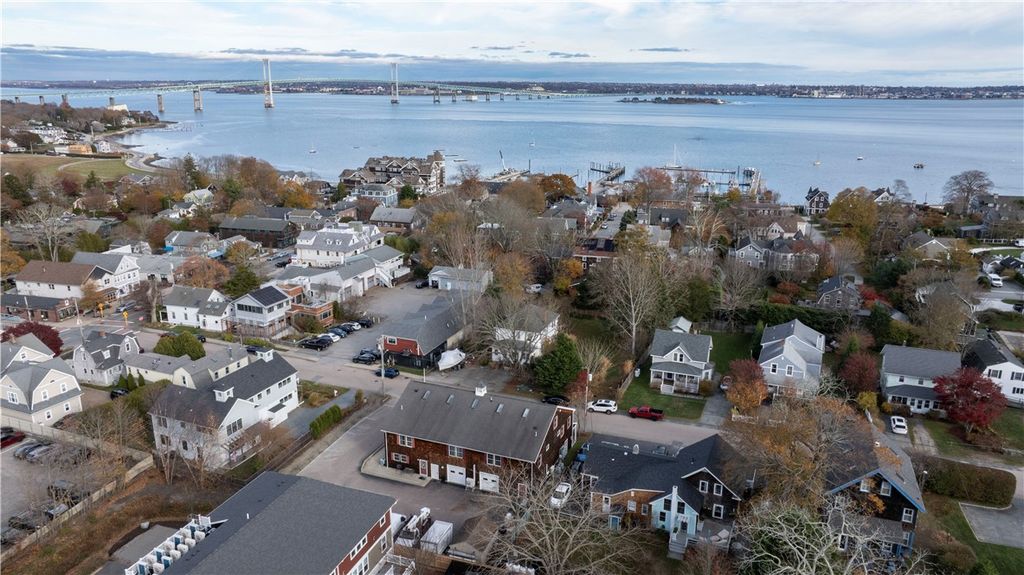 14 Clinton Avenue 3, Jamestown, RI 02835