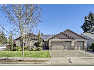 2141 THOMAS Way, Hubbard, OR 97032