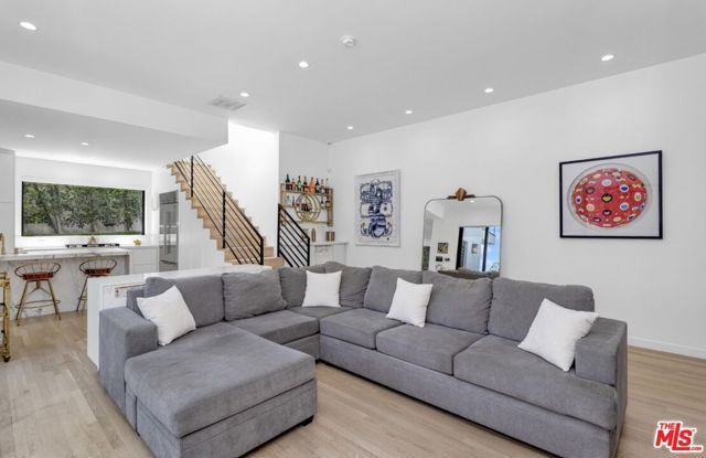 8516 Franklin Avenue, Los Angeles, CA 90069