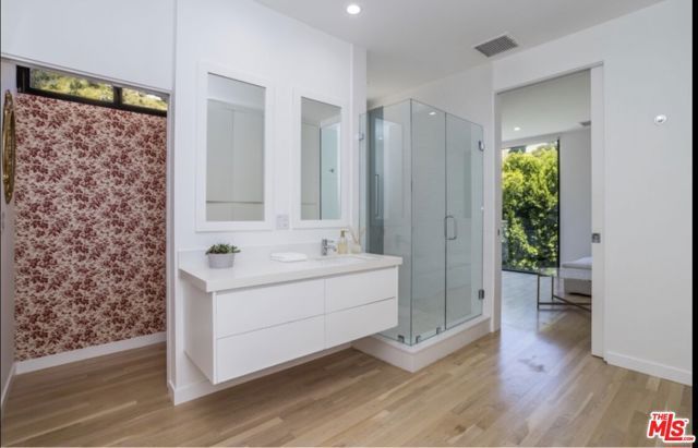 8516 Franklin Avenue, Los Angeles, CA 90069