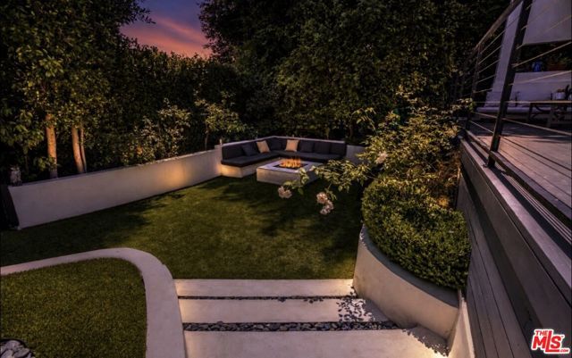 8516 Franklin Avenue, Los Angeles, CA 90069