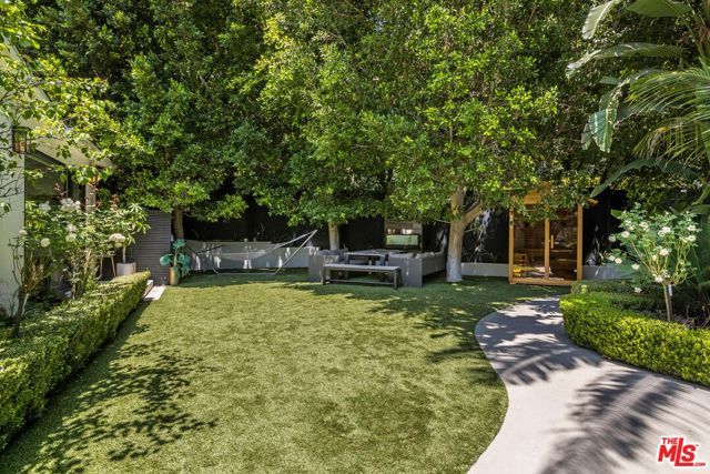 8516 Franklin Avenue, Los Angeles, CA 90069