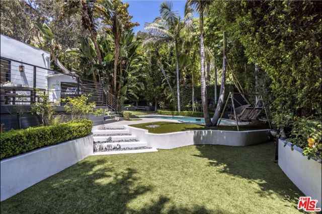 8516 Franklin Avenue, Los Angeles, CA 90069
