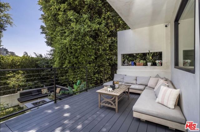 8516 Franklin Avenue, Los Angeles, CA 90069