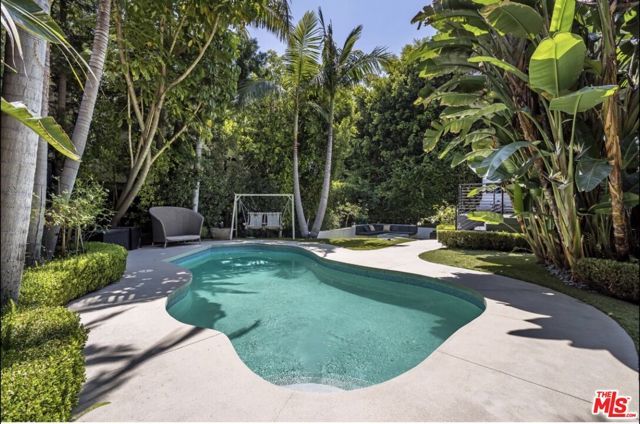 8516 Franklin Avenue, Los Angeles, CA 90069
