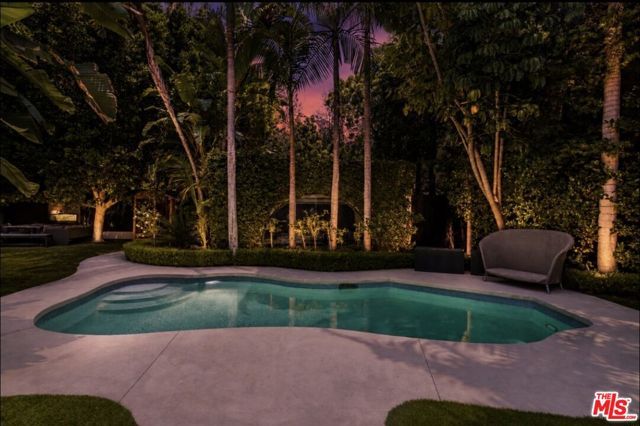 8516 Franklin Avenue, Los Angeles, CA 90069