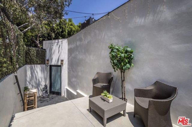 8516 Franklin Avenue, Los Angeles, CA 90069