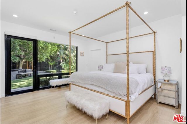 8516 Franklin Avenue, Los Angeles, CA 90069