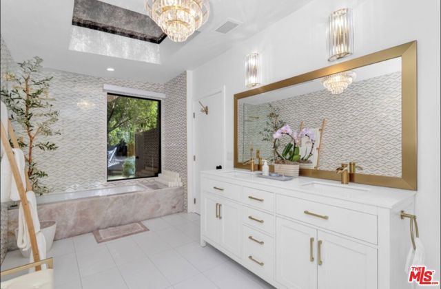 8516 Franklin Avenue, Los Angeles, CA 90069