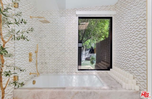 8516 Franklin Avenue, Los Angeles, CA 90069
