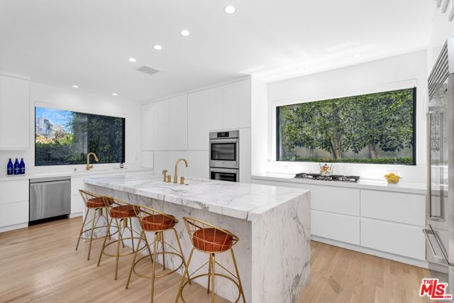 8516 Franklin Avenue, Los Angeles, CA 90069