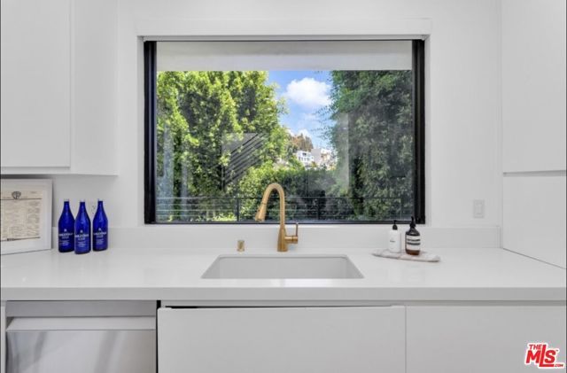 8516 Franklin Avenue, Los Angeles, CA 90069