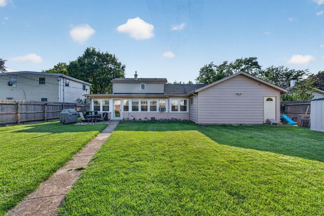 1712 Wilcox Street, Crest Hill, IL 60403