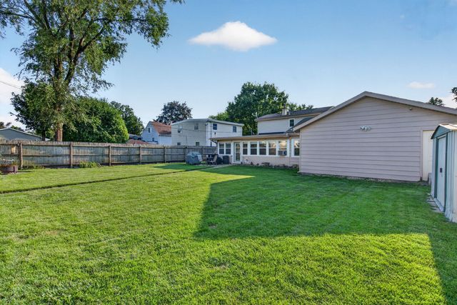 1712 Wilcox Street, Crest Hill, IL 60403