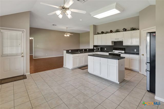 205 Arabian Drive, Victoria, TX 77904