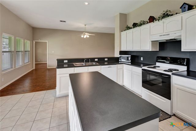 205 Arabian Drive, Victoria, TX 77904