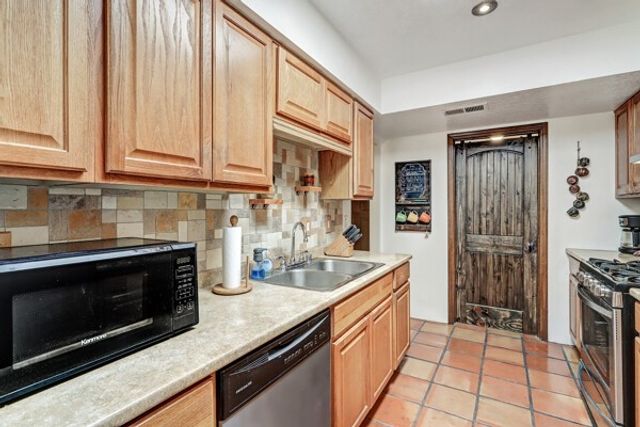 3256 Calle De Molina, Santa Fe, NM 87507