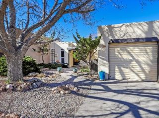 3256 Calle De Molina, Santa Fe, NM 87507