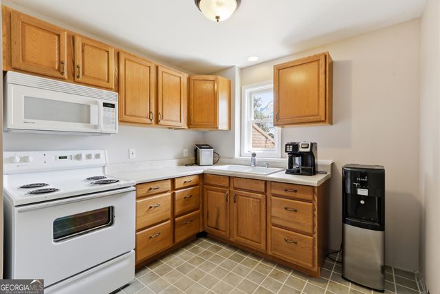 5653 Tuxedo Drive, Douglasville, GA 30135