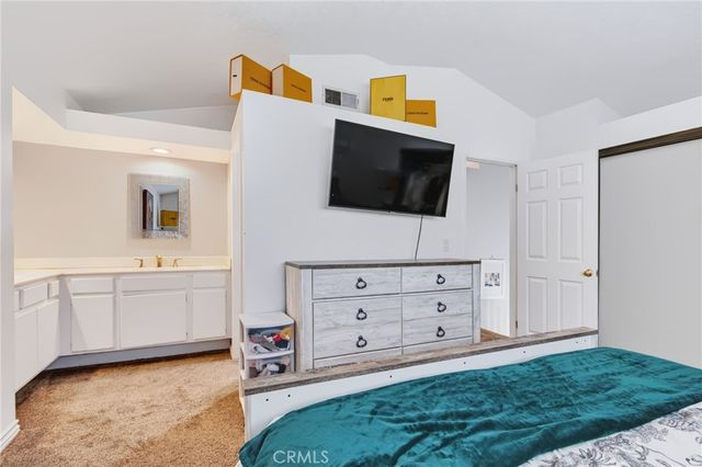28454 Evergreen, Saugus, CA 91390