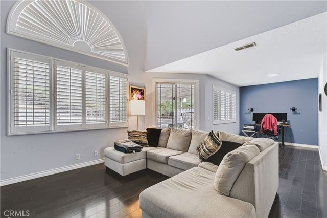 28454 Evergreen, Saugus, CA 91390