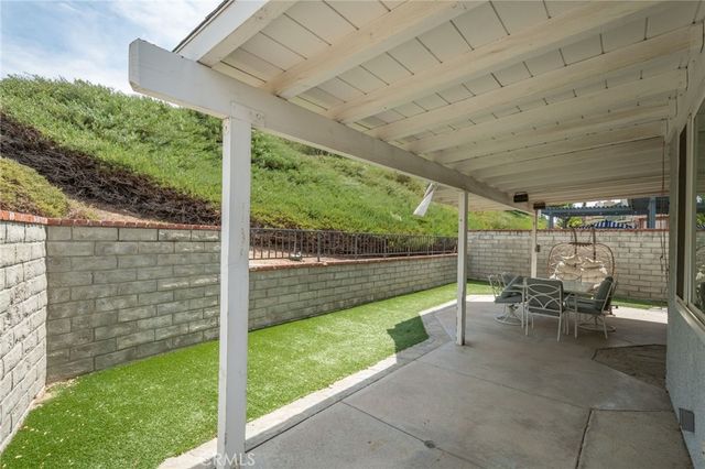 28454 Evergreen, Saugus, CA 91390