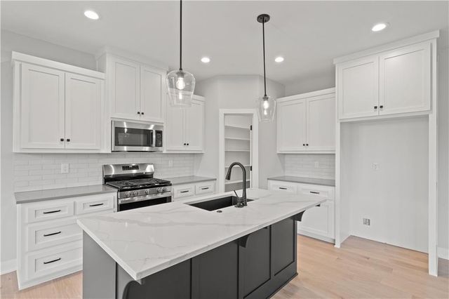 25995 W 140th Street, Olathe, KS 66061