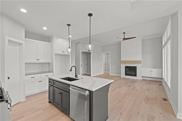 25995 W 140th Street, Olathe, KS 66061